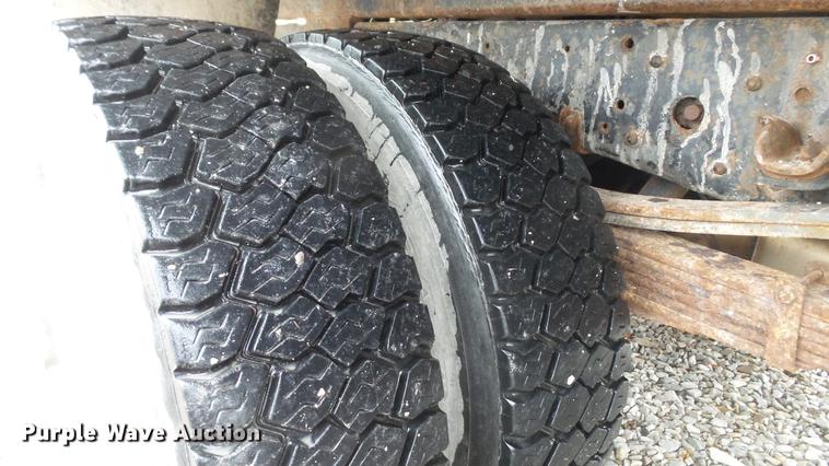 image for item DE4950 2002 Isuzu NPC7SC dump truck