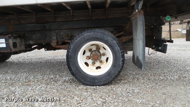 image for item DE4950 2002 Isuzu NPC7SC dump truck