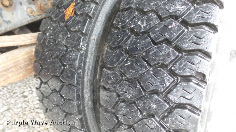 image for item DE4950 2002 Isuzu NPC7SC dump truck