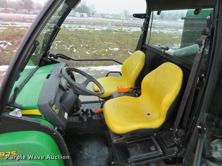 image for item DE4951 2014 John Deere Gator XUV 825i UTV