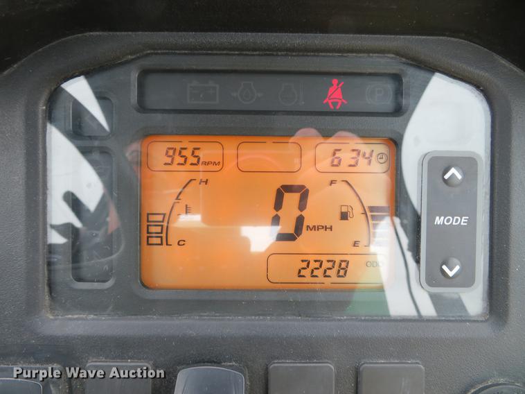 image for item DE4951 2014 John Deere Gator XUV 825i UTV