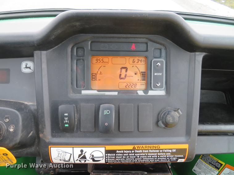image for item DE4951 2014 John Deere Gator XUV 825i UTV