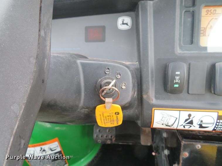 image for item DE4951 2014 John Deere Gator XUV 825i UTV