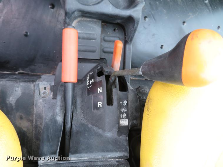 image for item DE4951 2014 John Deere Gator XUV 825i UTV