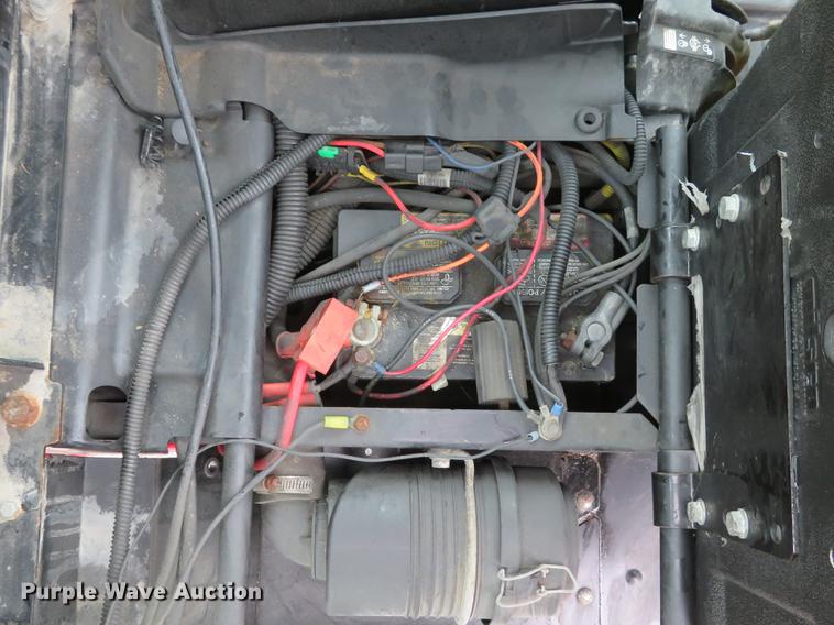 image for item DE4951 2014 John Deere Gator XUV 825i UTV