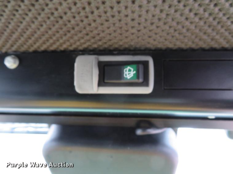 image for item DE4951 2014 John Deere Gator XUV 825i UTV