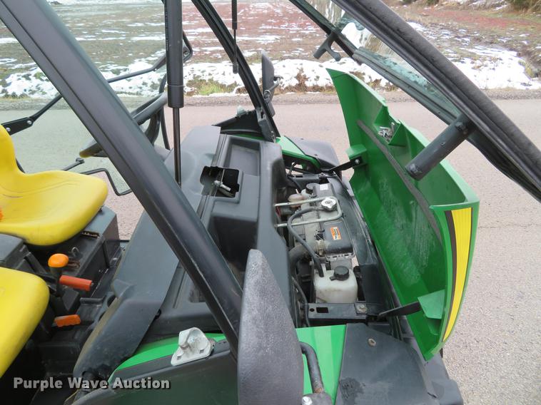 image for item DE4951 2014 John Deere Gator XUV 825i UTV