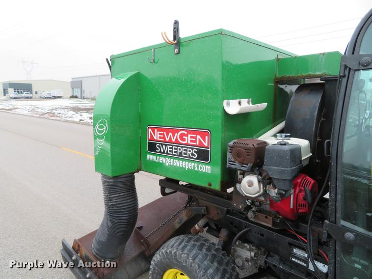 image for item DE4951 2014 John Deere Gator XUV 825i UTV