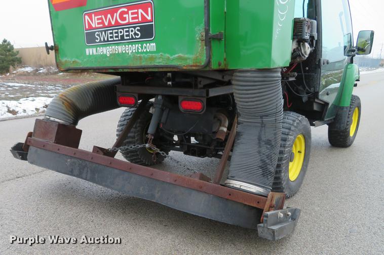 image for item DE4951 2014 John Deere Gator XUV 825i UTV