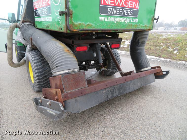 image for item DE4951 2014 John Deere Gator XUV 825i UTV