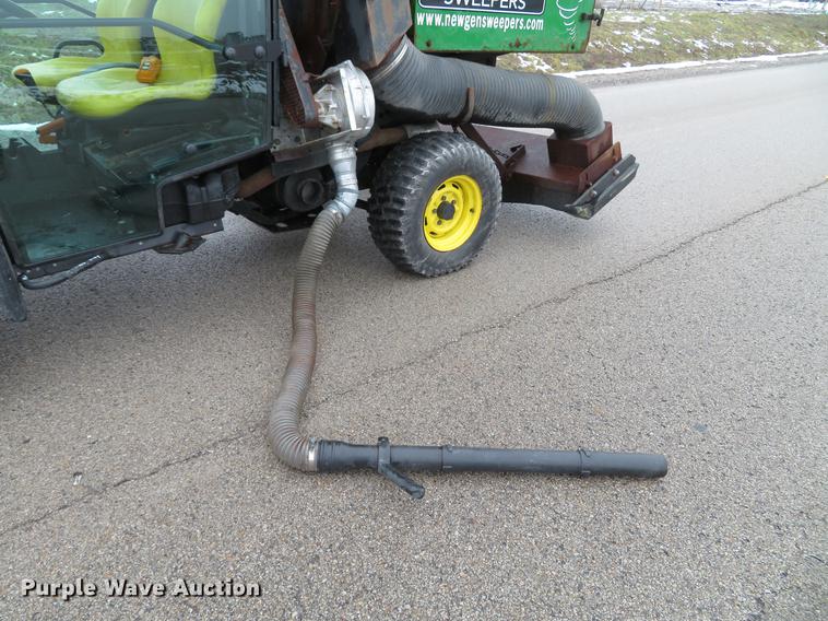 image for item DE4951 2014 John Deere Gator XUV 825i UTV