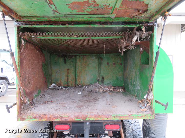 image for item DE4951 2014 John Deere Gator XUV 825i UTV