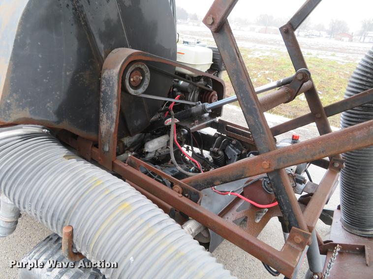 image for item DE4951 2014 John Deere Gator XUV 825i UTV