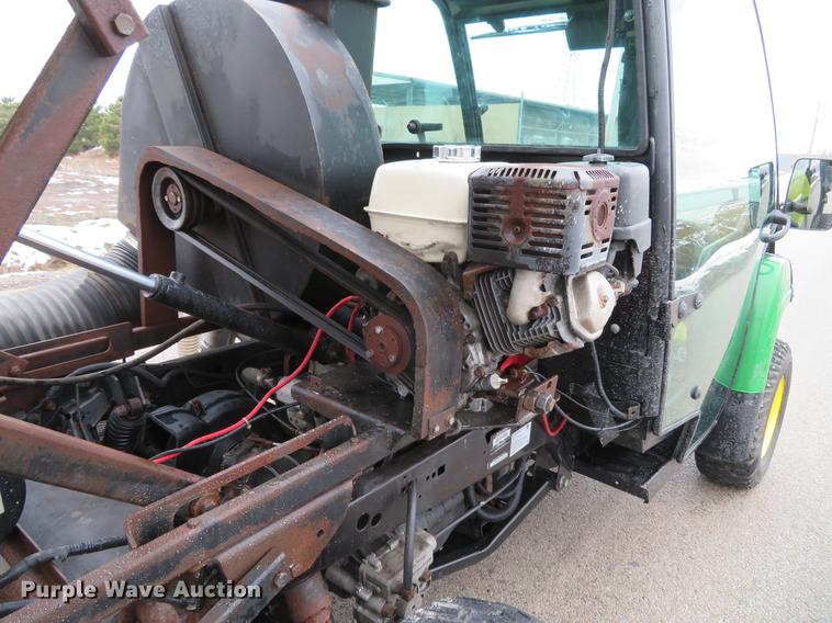 image for item DE4951 2014 John Deere Gator XUV 825i UTV