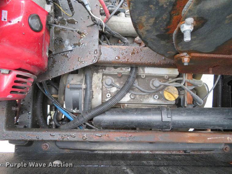 image for item DE4951 2014 John Deere Gator XUV 825i UTV