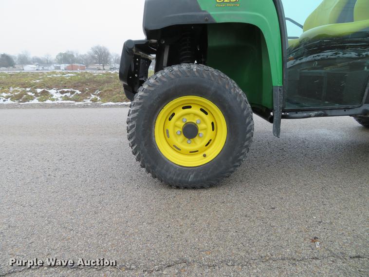 image for item DE4951 2014 John Deere Gator XUV 825i UTV