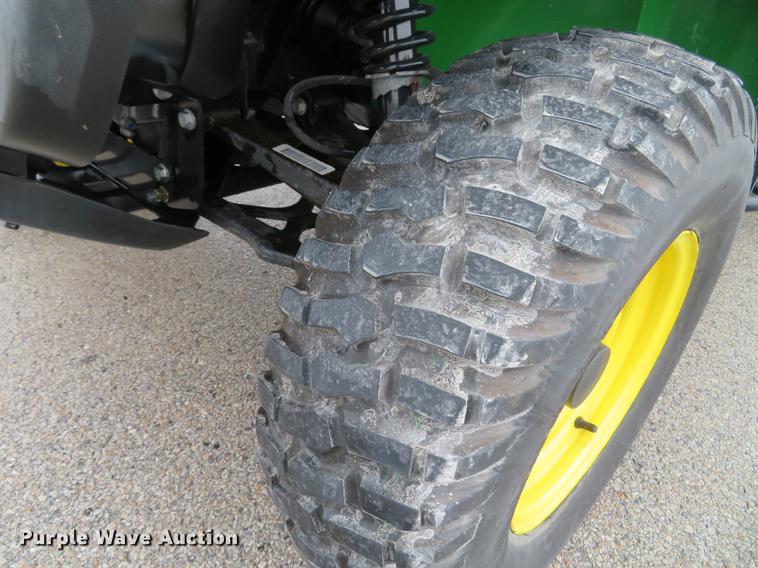 image for item DE4951 2014 John Deere Gator XUV 825i UTV