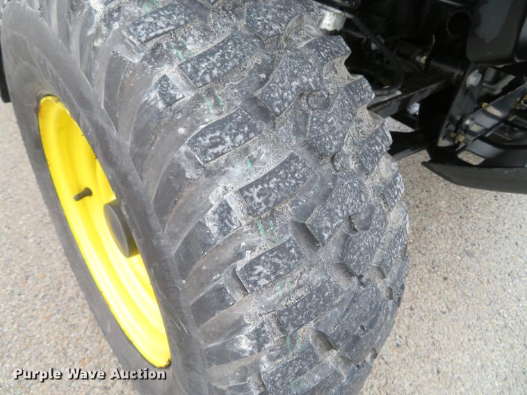 image for item DE4951 2014 John Deere Gator XUV 825i UTV