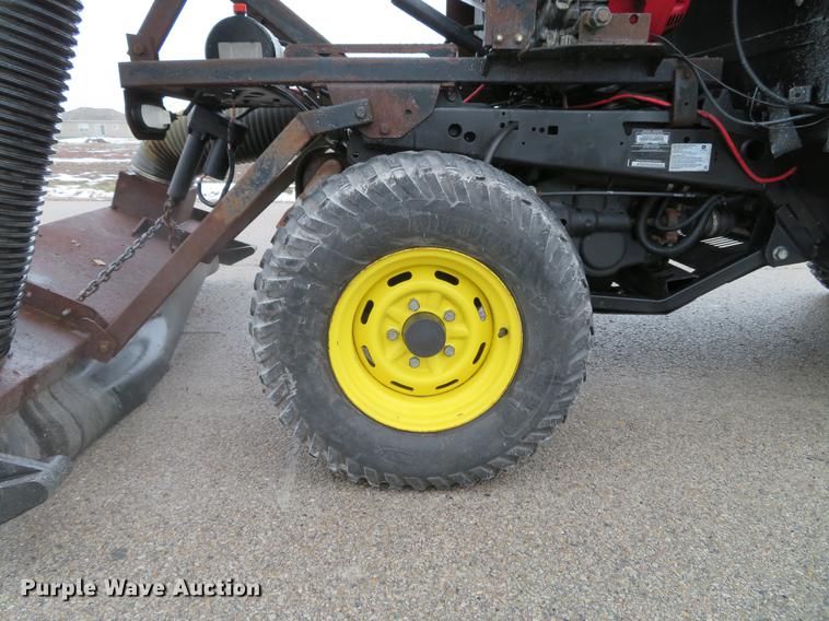 image for item DE4951 2014 John Deere Gator XUV 825i UTV