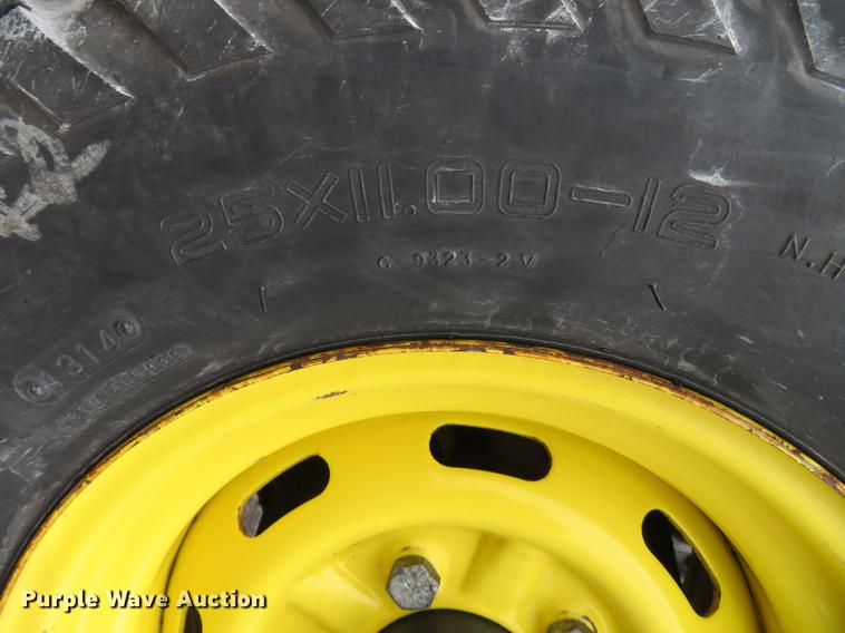 image for item DE4951 2014 John Deere Gator XUV 825i UTV