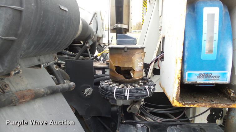 image for item DE4952 1995 Ford CF7000 street sweeper