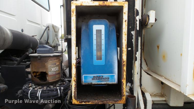 image for item DE4952 1995 Ford CF7000 street sweeper