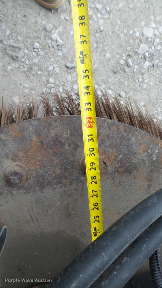 image for item DE4952 1995 Ford CF7000 street sweeper