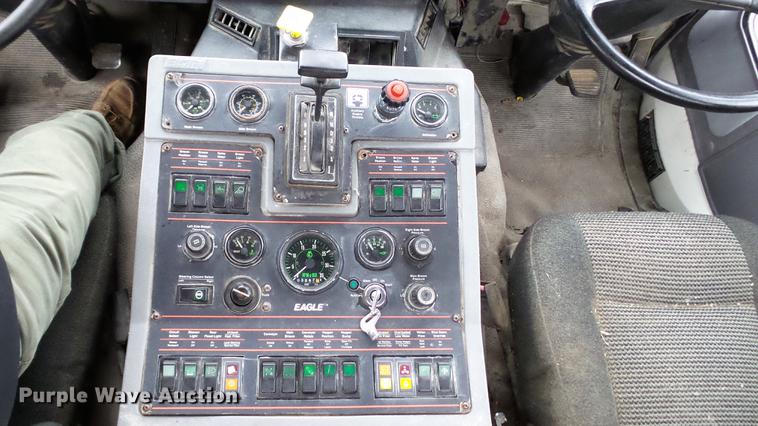 image for item DE4952 1995 Ford CF7000 street sweeper