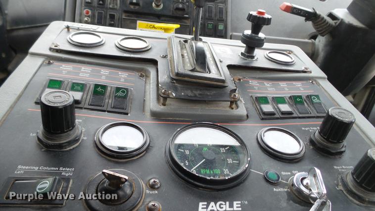 image for item DE4952 1995 Ford CF7000 street sweeper