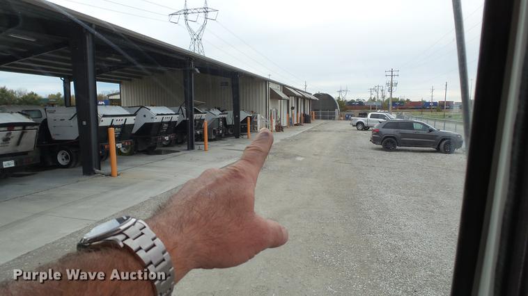 image for item DE4952 1995 Ford CF7000 street sweeper