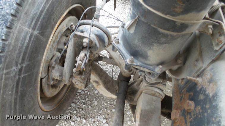 image for item DE4952 1995 Ford CF7000 street sweeper