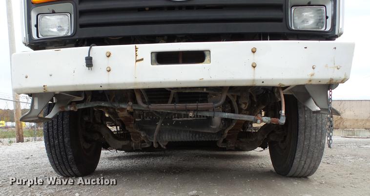 image for item DE4952 1995 Ford CF7000 street sweeper