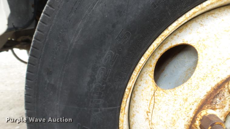 image for item DE4952 1995 Ford CF7000 street sweeper