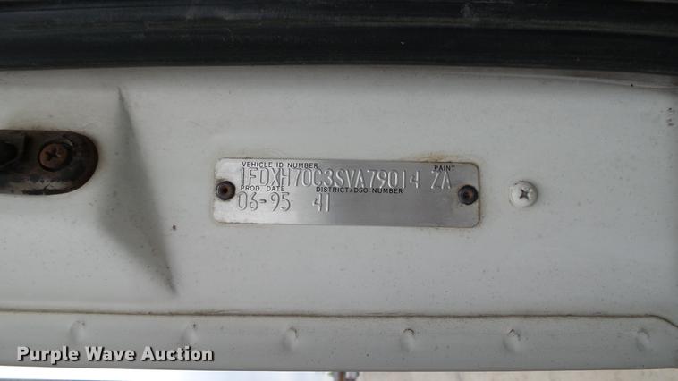 image for item DE4952 1995 Ford CF7000 street sweeper