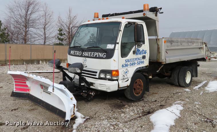 image for item DE4953 2004 Isuzu NPC7SC dump truck