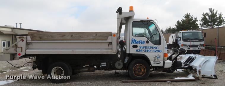 image for item DE4953 2004 Isuzu NPC7SC dump truck