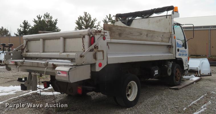 image for item DE4953 2004 Isuzu NPC7SC dump truck