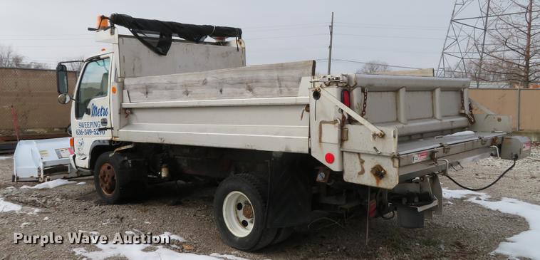 image for item DE4953 2004 Isuzu NPC7SC dump truck