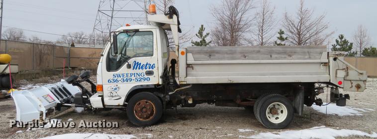 image for item DE4953 2004 Isuzu NPC7SC dump truck