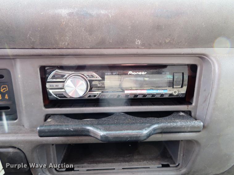 image for item DE4953 2004 Isuzu NPC7SC dump truck