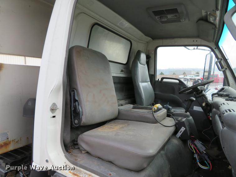 image for item DE4953 2004 Isuzu NPC7SC dump truck