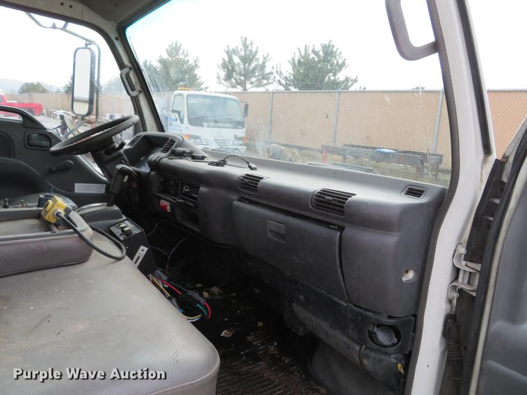 image for item DE4953 2004 Isuzu NPC7SC dump truck