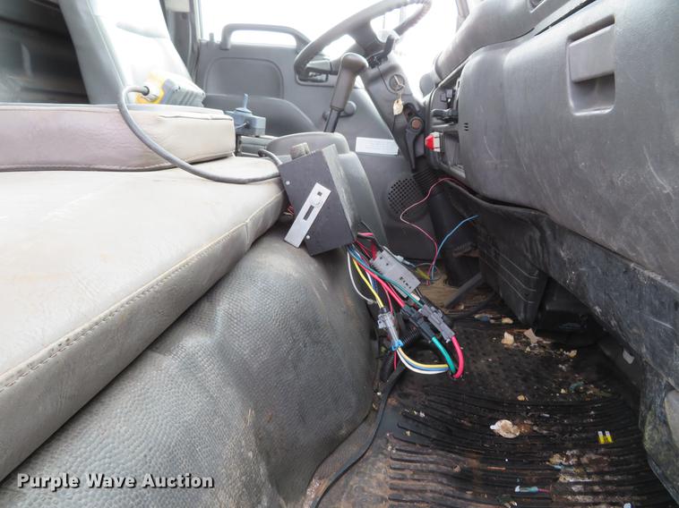 image for item DE4953 2004 Isuzu NPC7SC dump truck