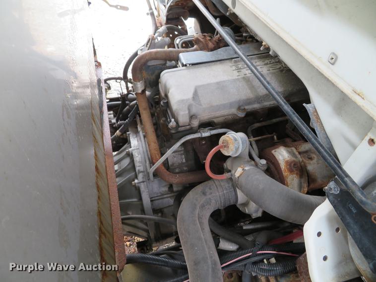 image for item DE4953 2004 Isuzu NPC7SC dump truck