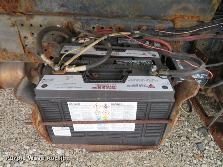 image for item DE4953 2004 Isuzu NPC7SC dump truck