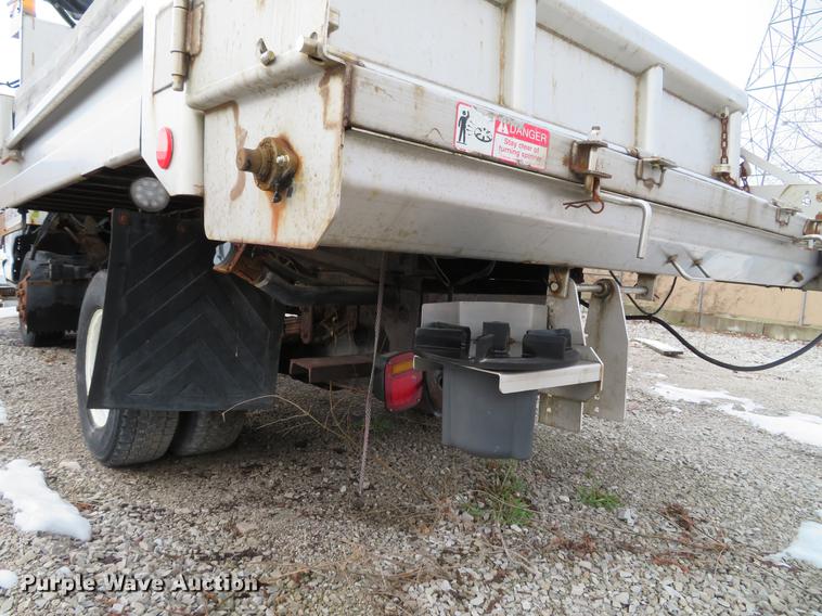 image for item DE4953 2004 Isuzu NPC7SC dump truck