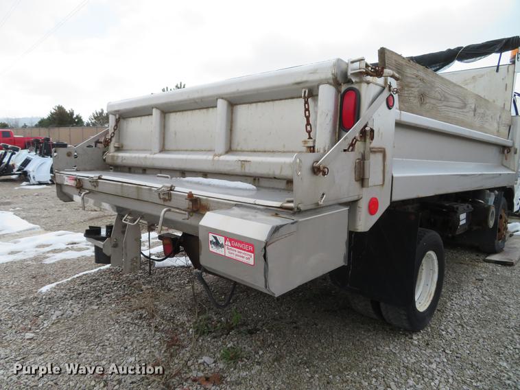 image for item DE4953 2004 Isuzu NPC7SC dump truck