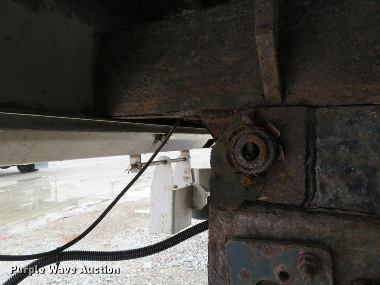 image for item DE4953 2004 Isuzu NPC7SC dump truck