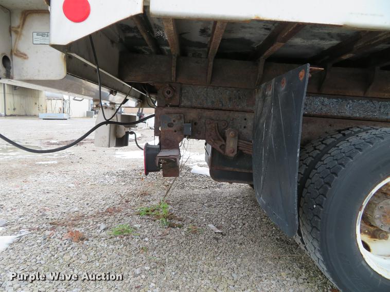 image for item DE4953 2004 Isuzu NPC7SC dump truck