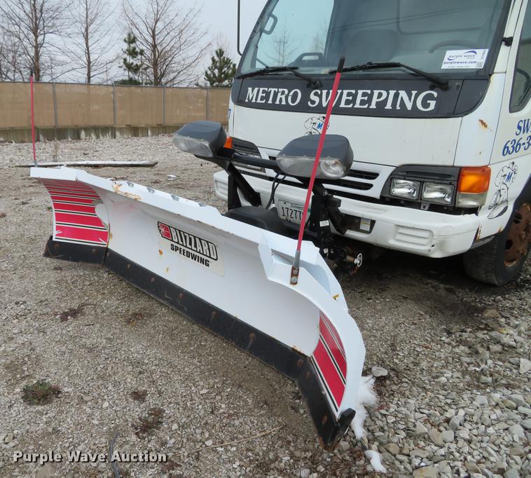 image for item DE4953 2004 Isuzu NPC7SC dump truck